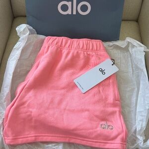 NWT Alo Yoga Accolade Shorts Neon Bubblegum  Size: Medium